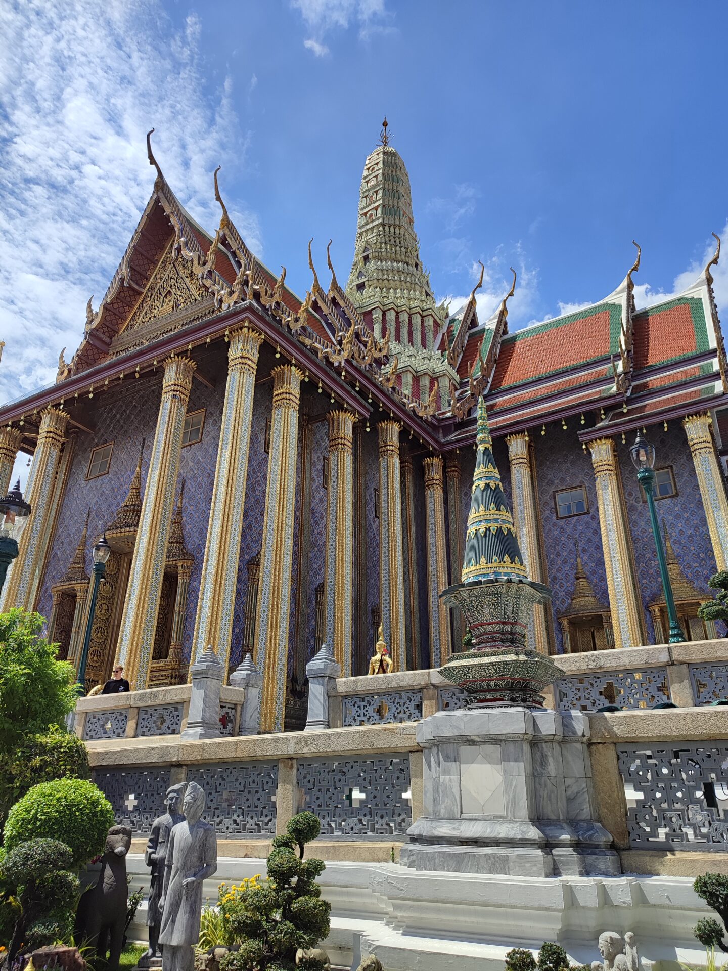 a picture of the grand palace in Bangkok. cost of 5 nights in Bangkok