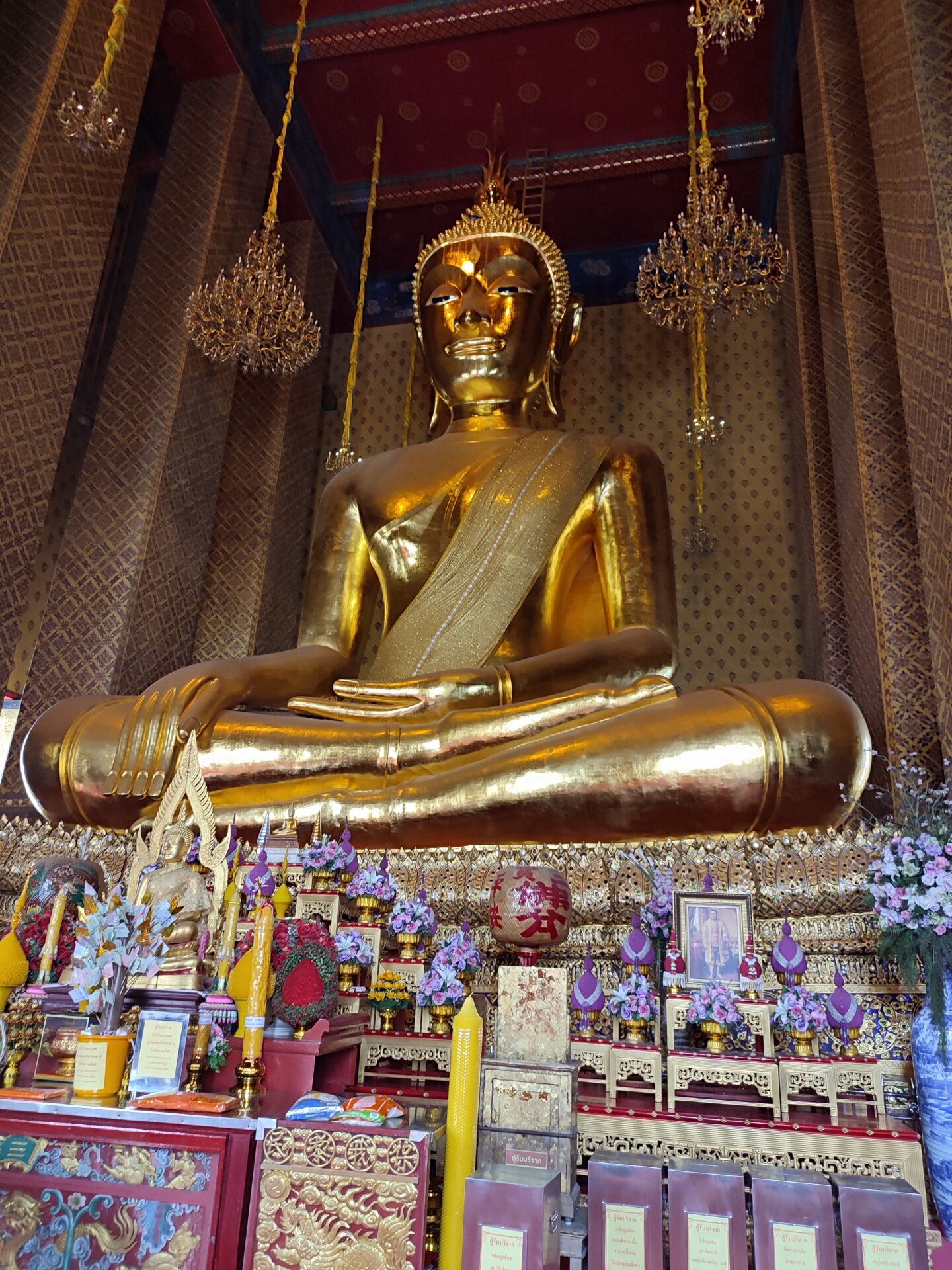 the second tallest Buddha in Bangkok. 