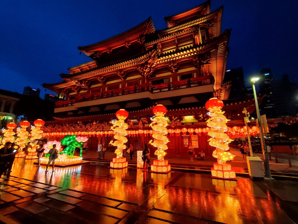 Buddha tooth relic temple at night